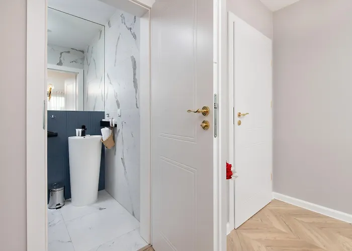 Elegant For 2 People In By Renters *