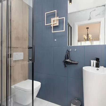 Elegant For 2 People In By Renters *